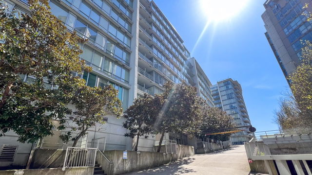 910 - 8280 Lansdowne Road