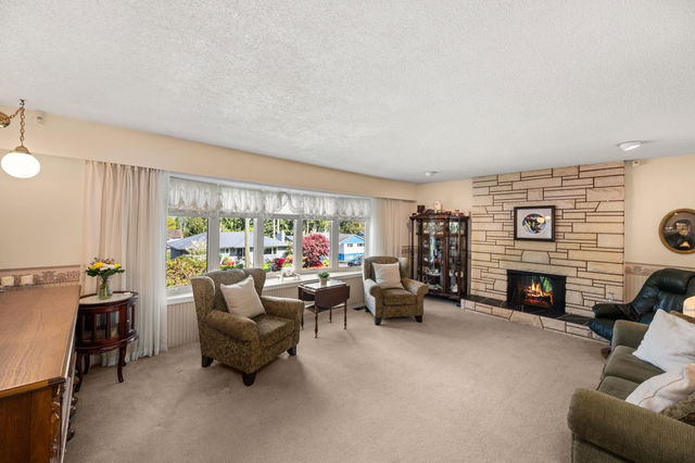 889 Bayview Drive