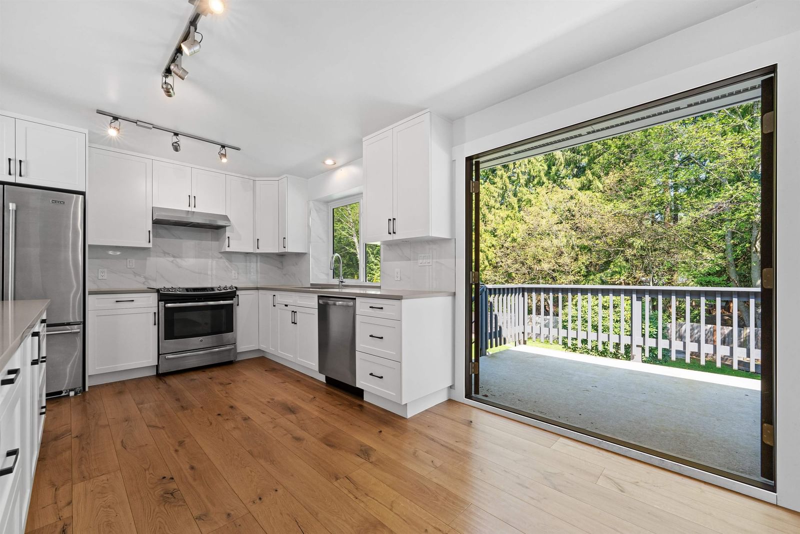 Listing Image 9