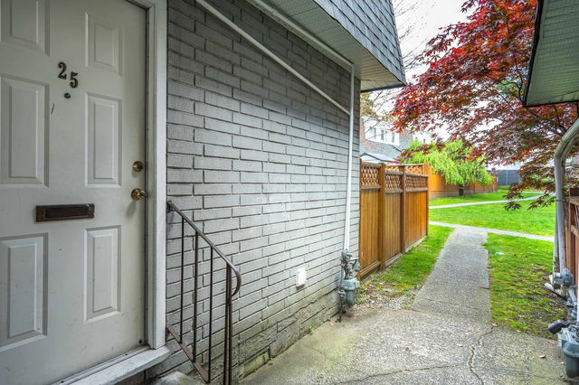 25 - 21555 Dewdney Trunk Road