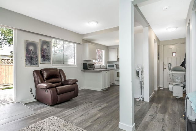 25 - 21555 Dewdney Trunk Road