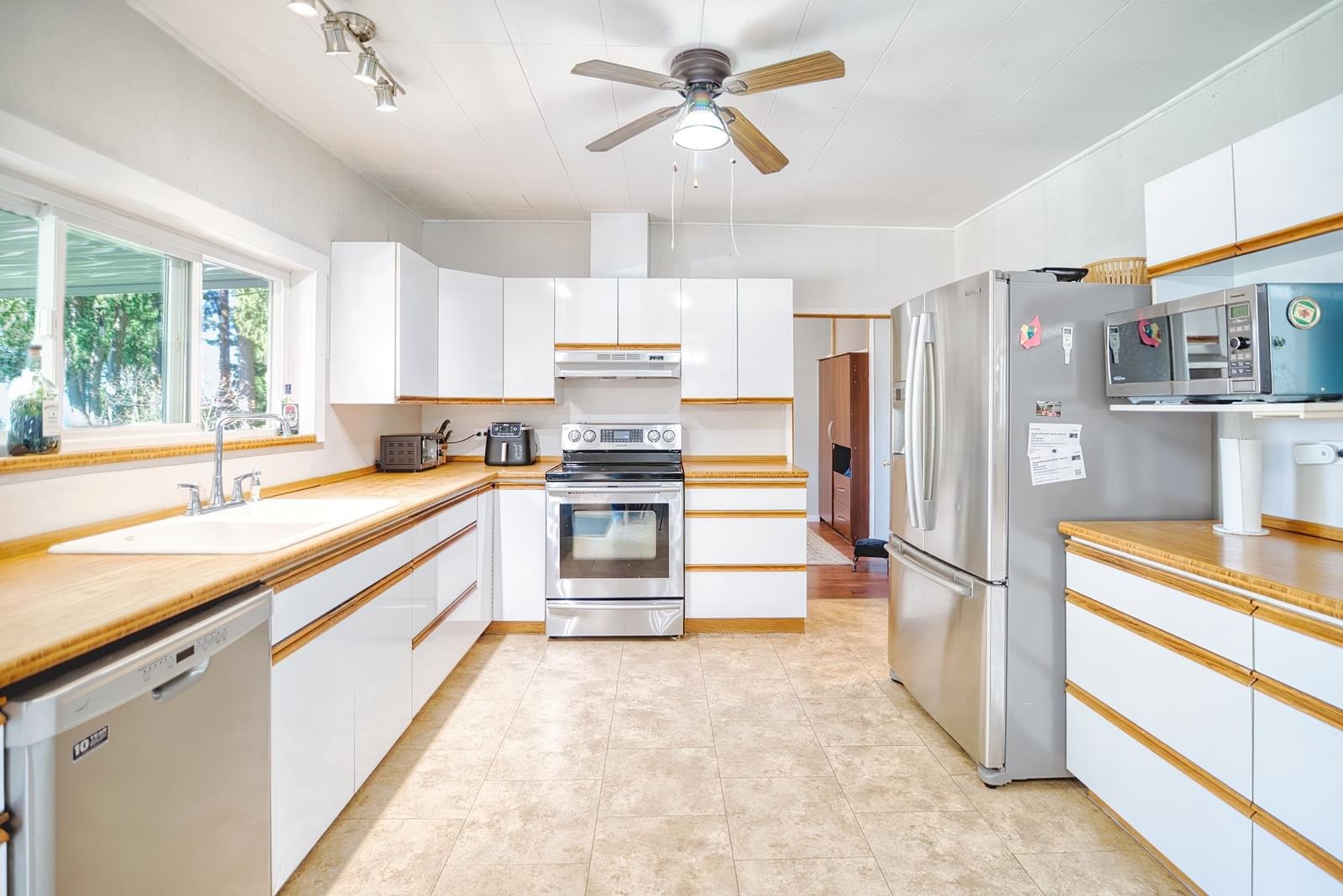 Listing Image 19