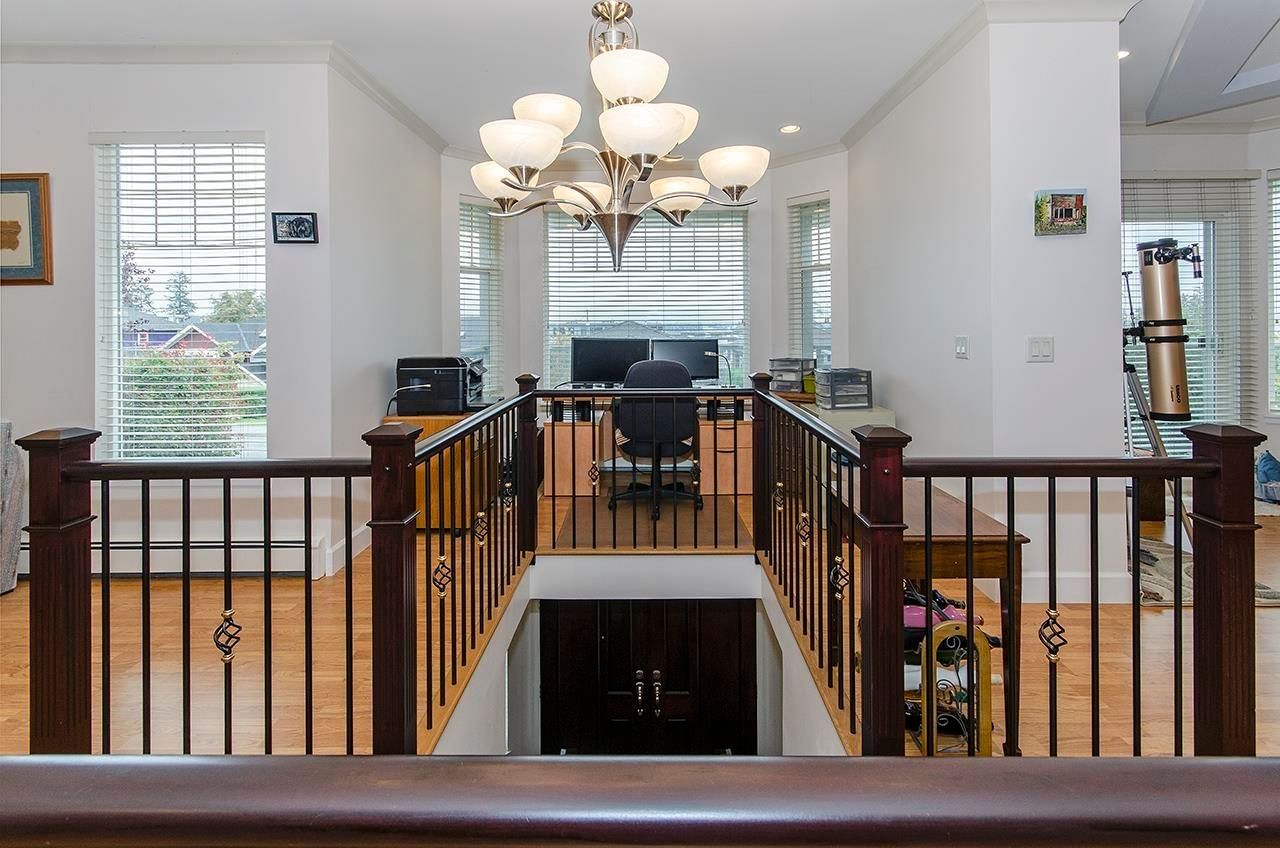 Listing Image 11