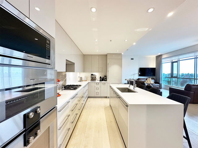 601 - 5189 Cambie Street