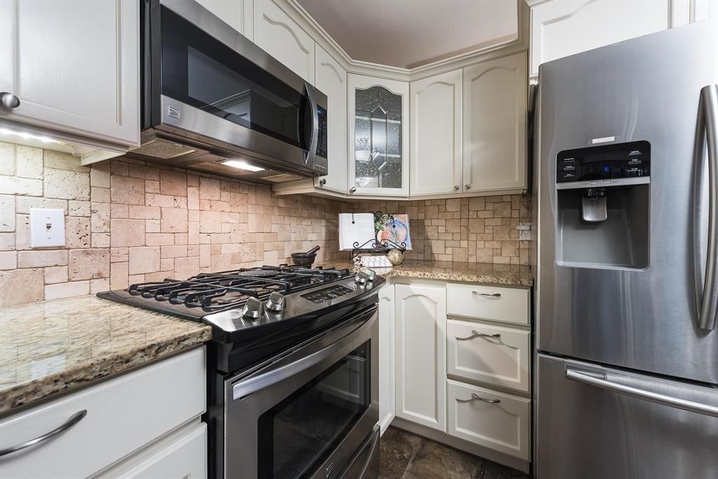 Listing Image 12