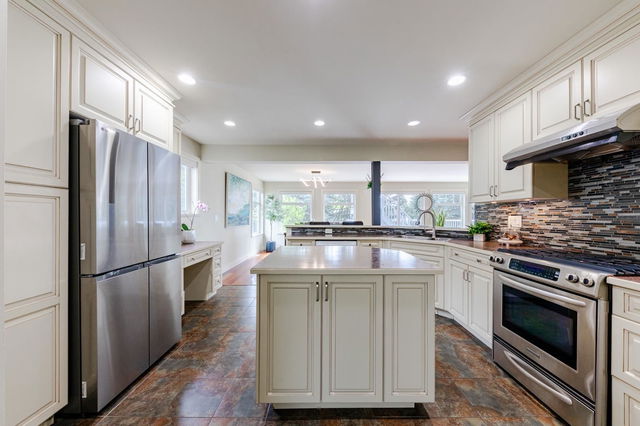 1146 Keil Crescent