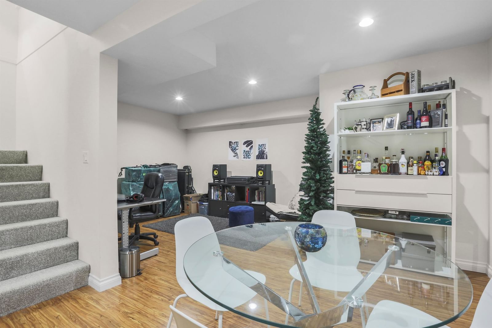 Listing Image 11
