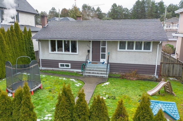 2348 Oliver Crescent