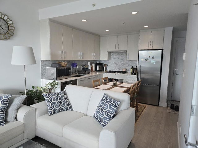 403 - 518 Whiting Way