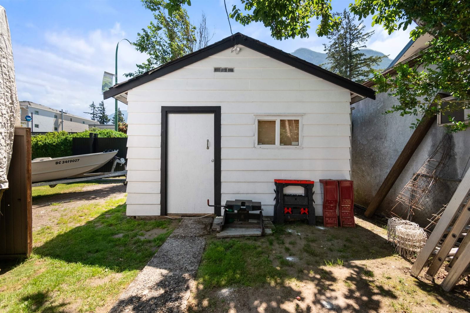 Listing photo 2