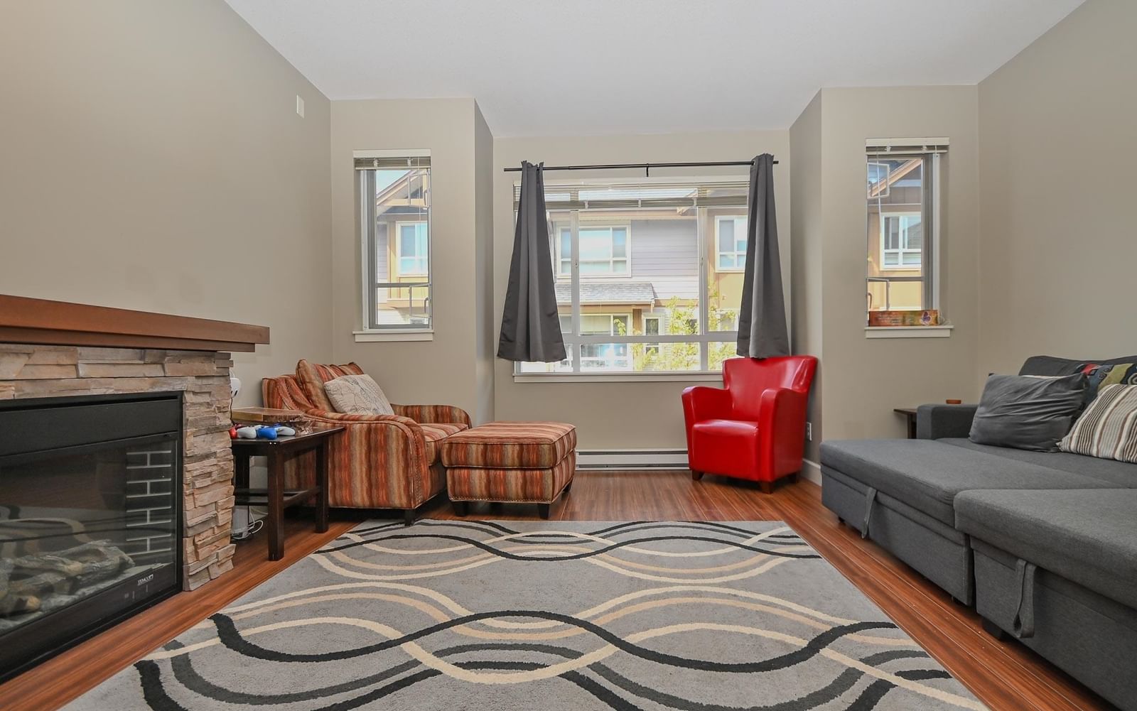 Listing Image 11