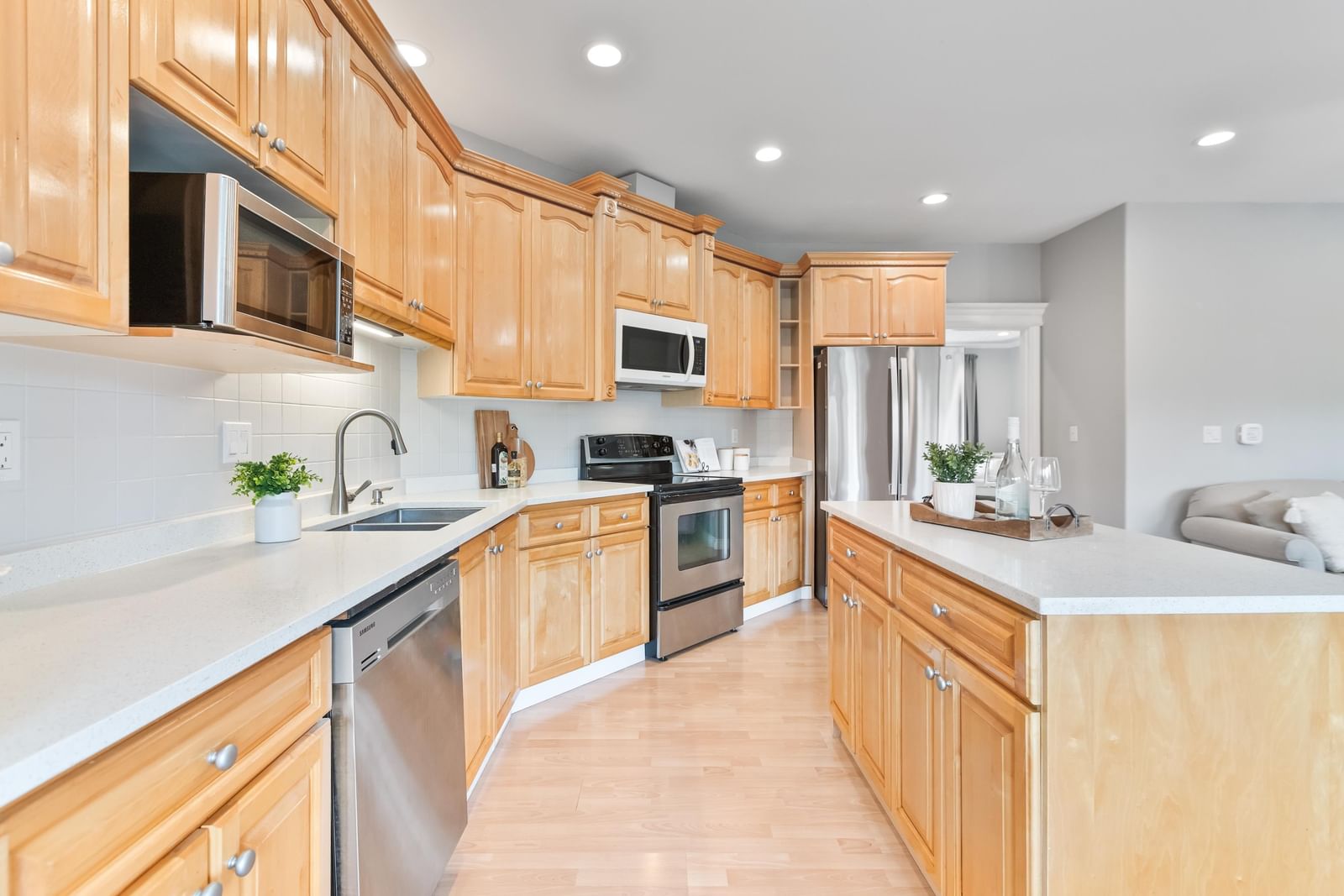 Listing Image 9