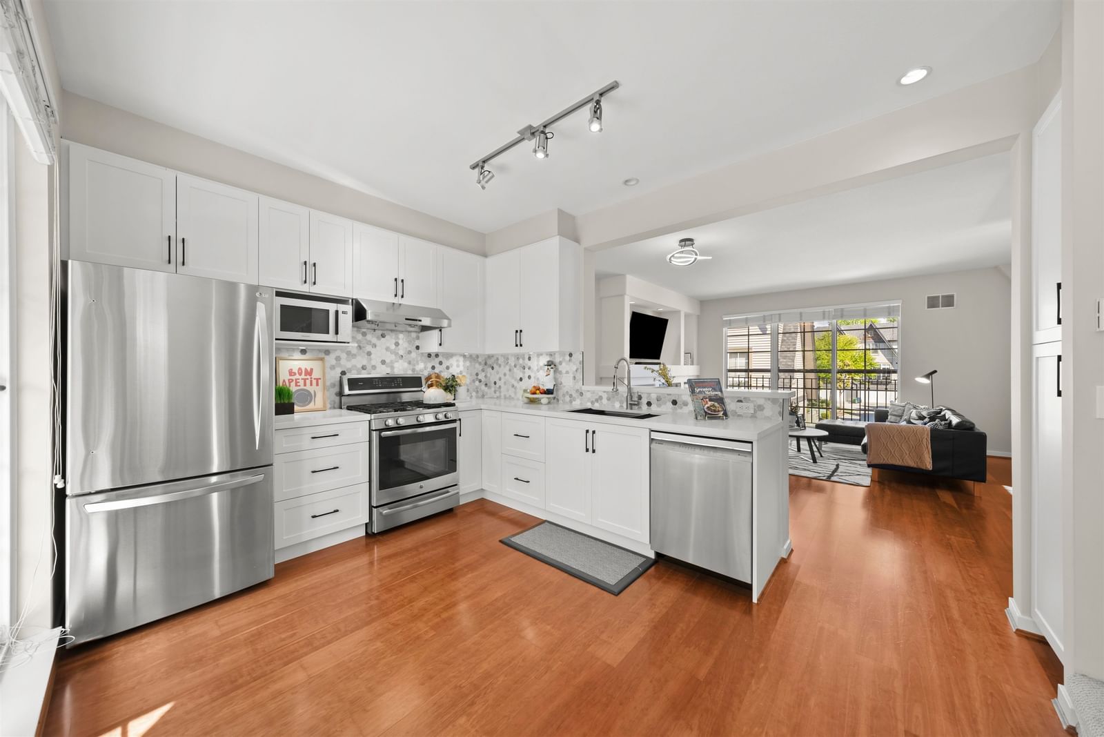 Listing Image 12