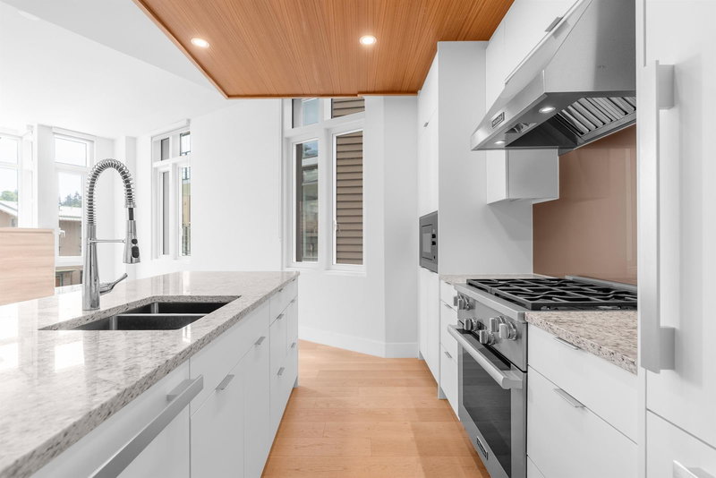 404 - 6699 Nelson Avenue, West Vancouver, V7W 2B2 | Image 2