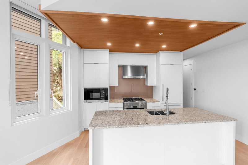 404 - 6699 Nelson Avenue, West Vancouver, V7W 2B2 | Image 3