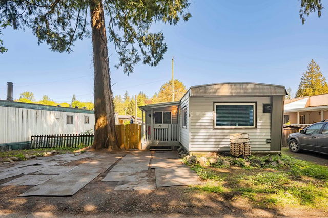 39 - 3942 Columbia Valley Road