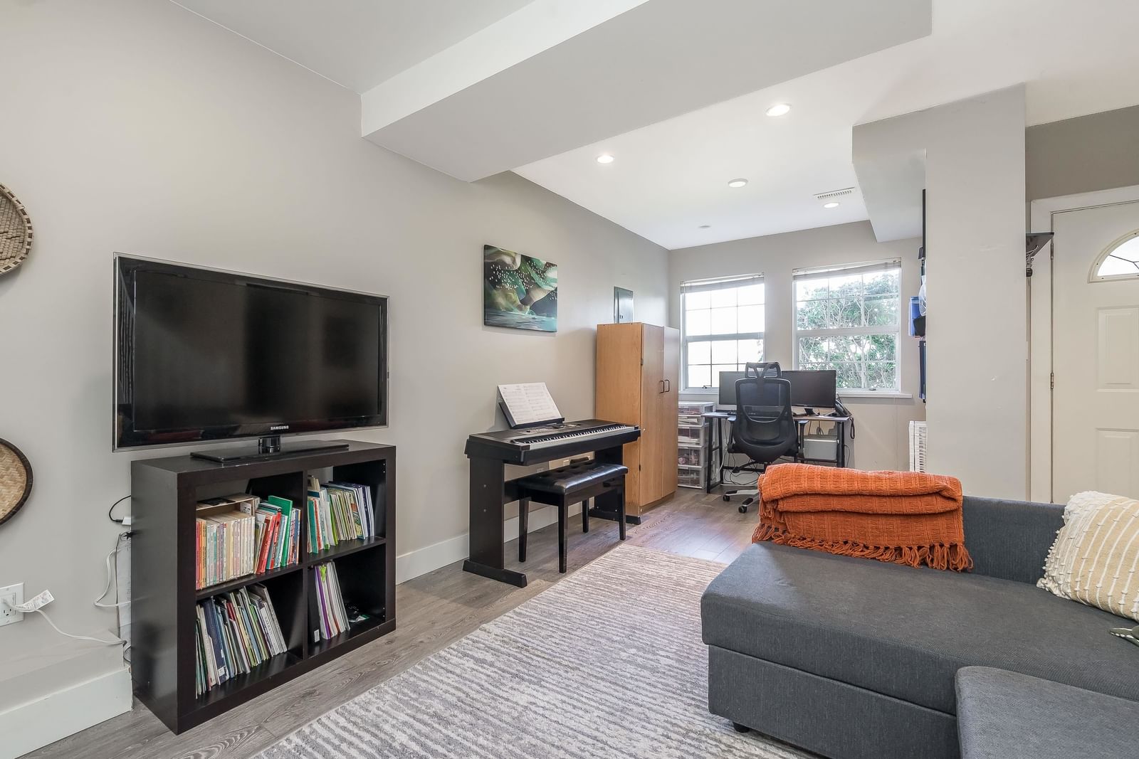 Listing Image 9
