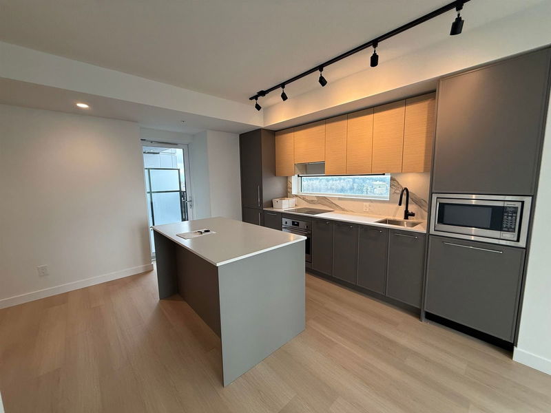 13725 George Junction #2210, Surrey, British Columbia