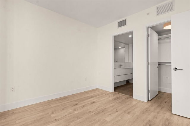 SL 54 - 802 10428 Whalley Boulevard