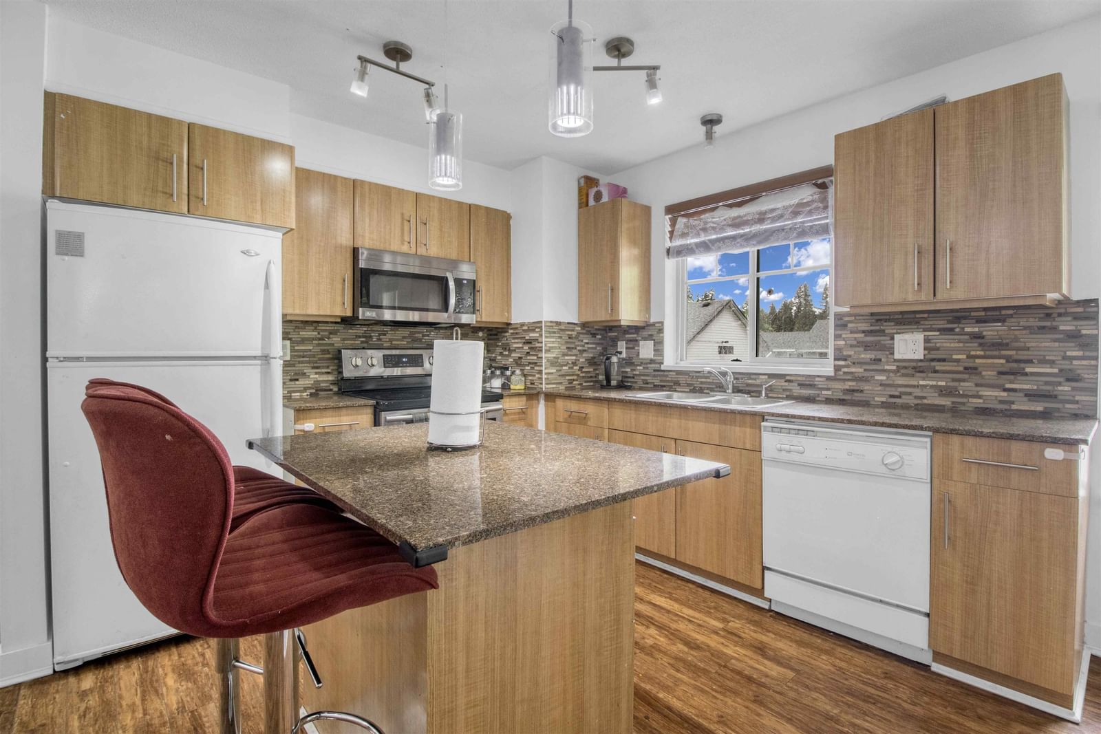 Listing Image 8
