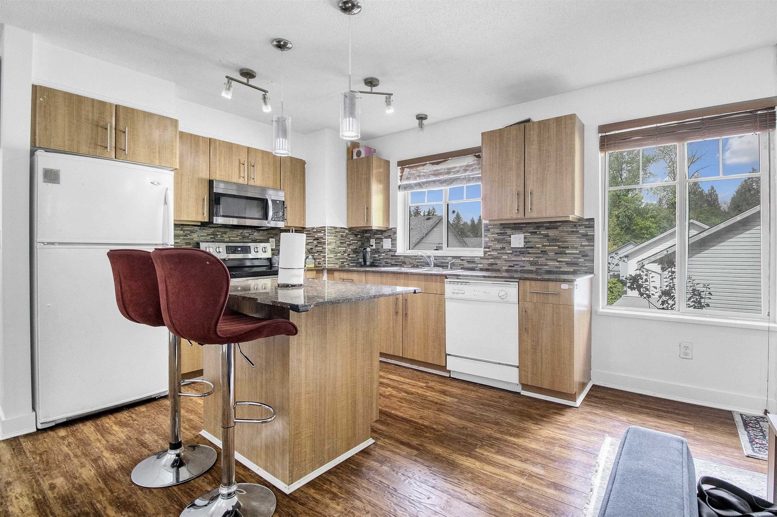 Listing Image 9