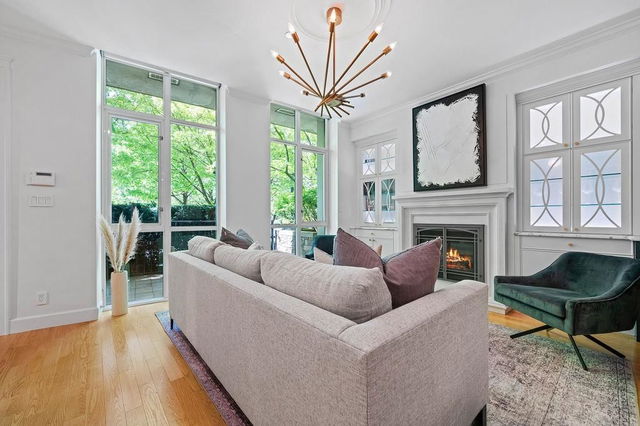 471 Beach Crescent
