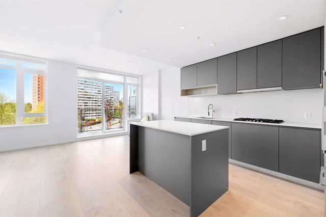 422 - 6808 Minoru Boulevard