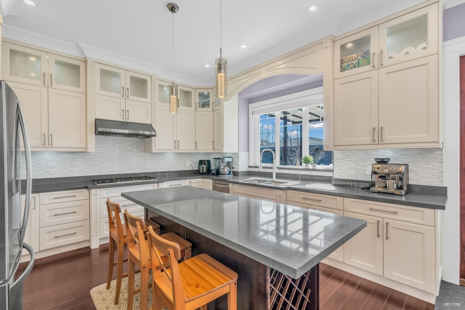Listing Image 11