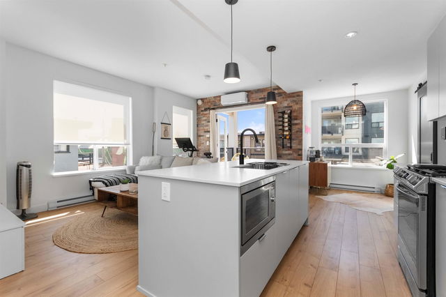 209 - 2493 Montrose Avenue