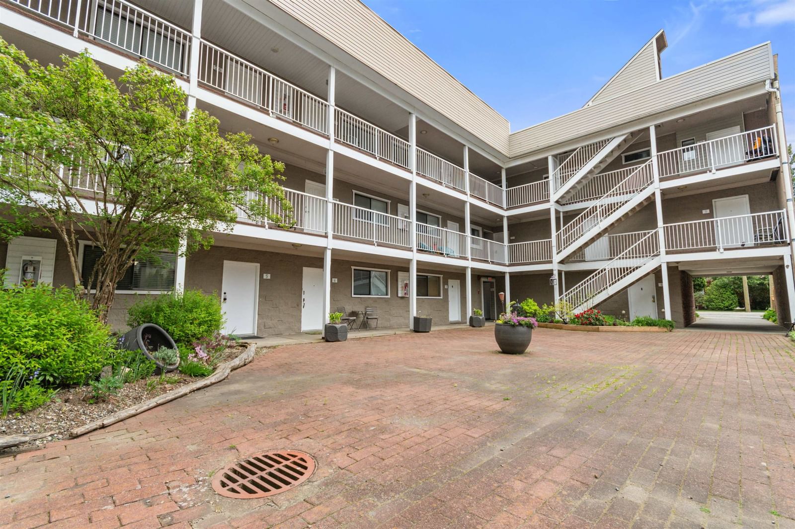 Listing Image 17