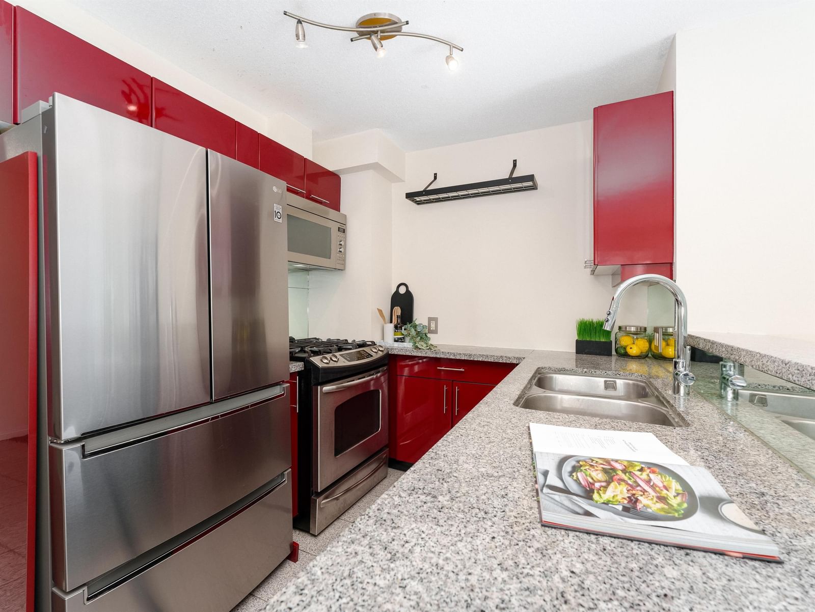 Listing Image 9