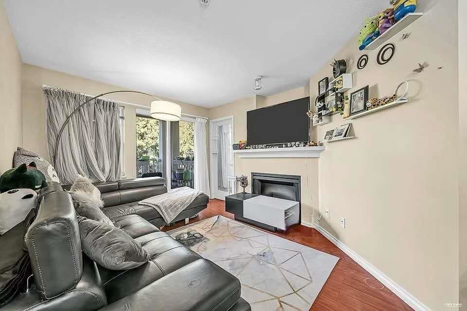Listing Image 11