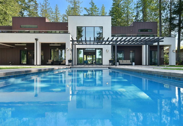 6119 Sechelt Inlet Road