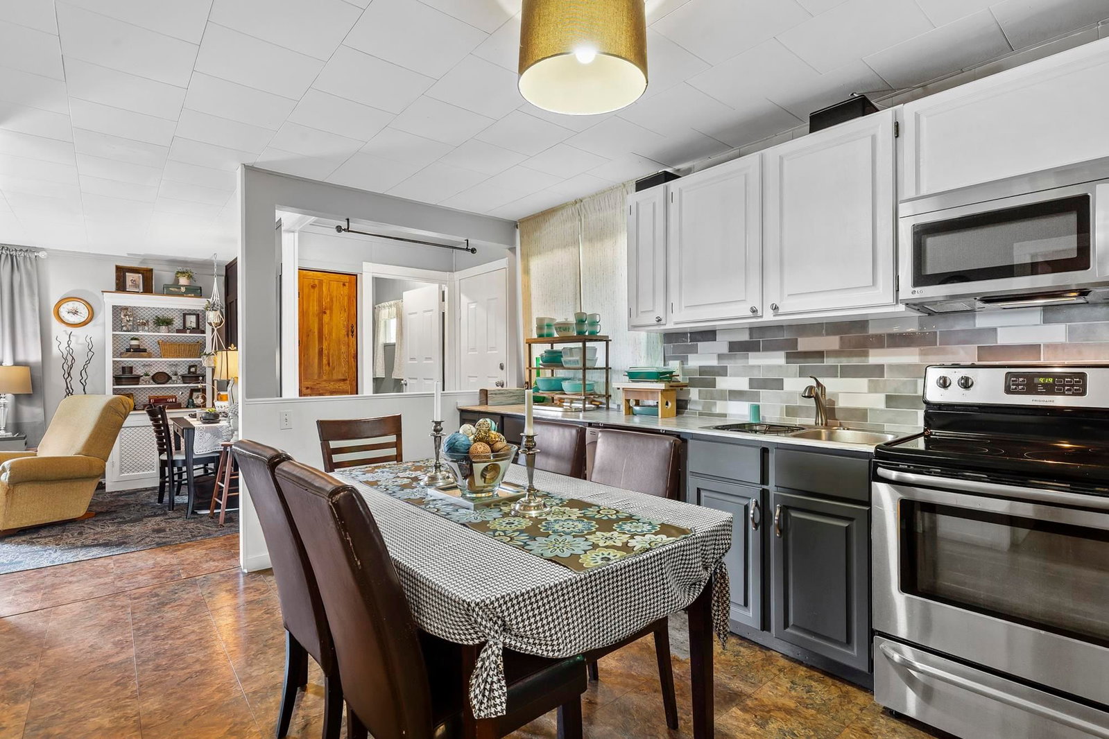 Listing Image 10