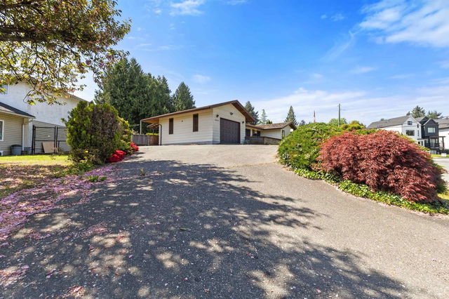 2643 Sunnyside Crescent