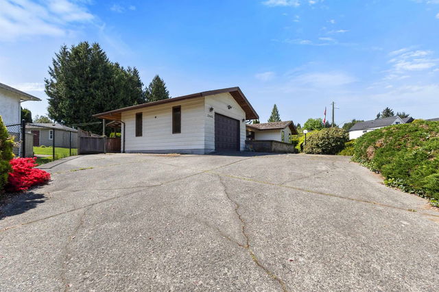 2643 Sunnyside Crescent