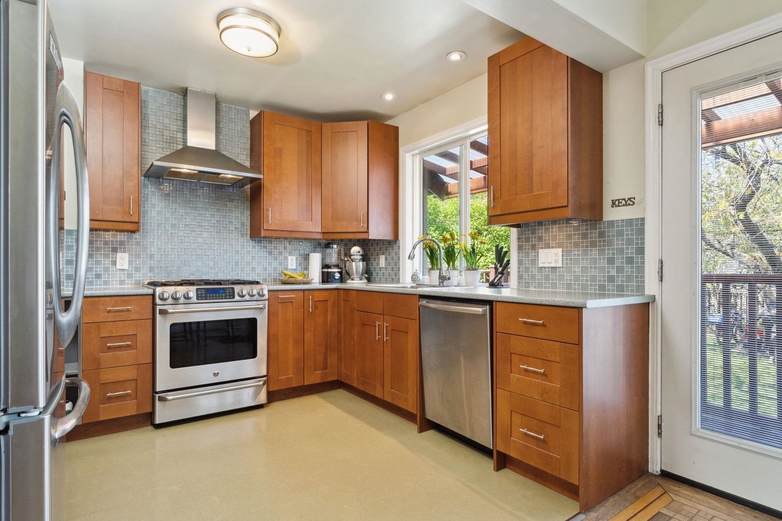 Listing Image 11