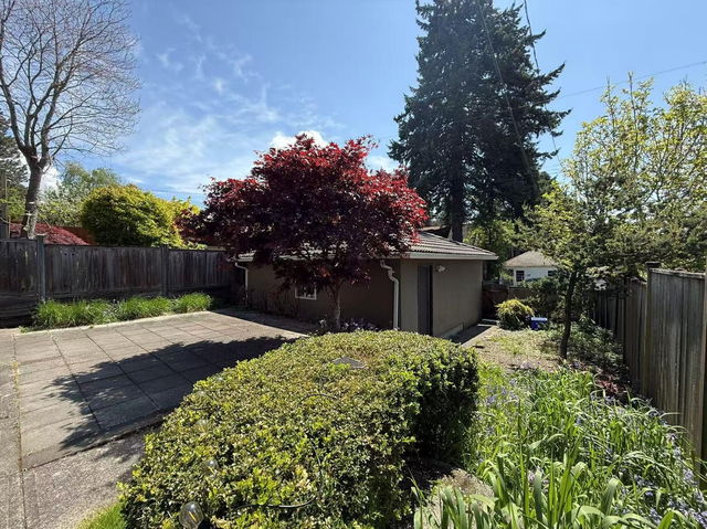 Basement Suite - 3962 24th Avenue