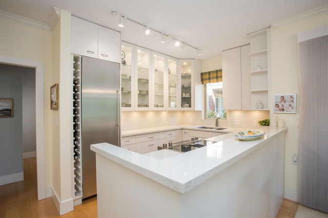 110 - 843 22nd Street