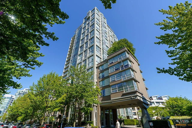 2005 - 1228 Marinaside Crescent