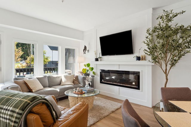 212 - 1306 Laval Square
