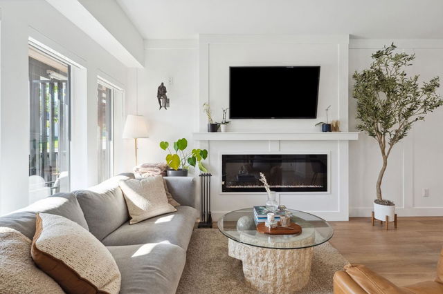 212 - 1306 Laval Square