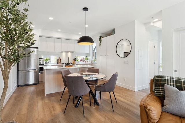 212 - 1306 Laval Square