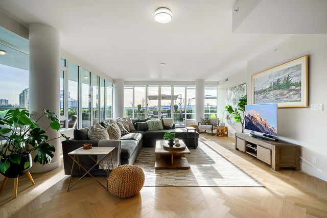 601 - 888 Arthur Erickson Place