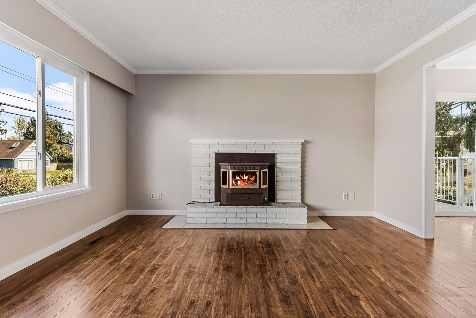 Listing Image 8