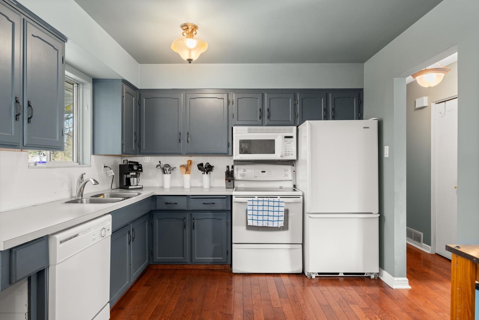 Listing Image 12