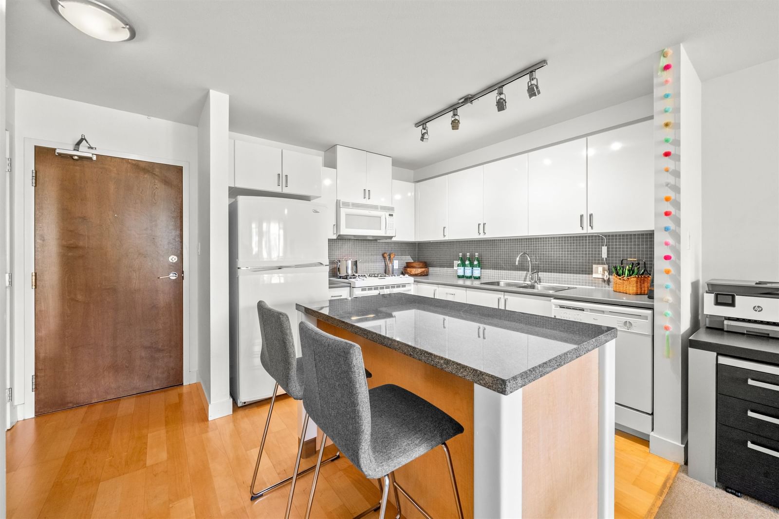 Listing Image 9
