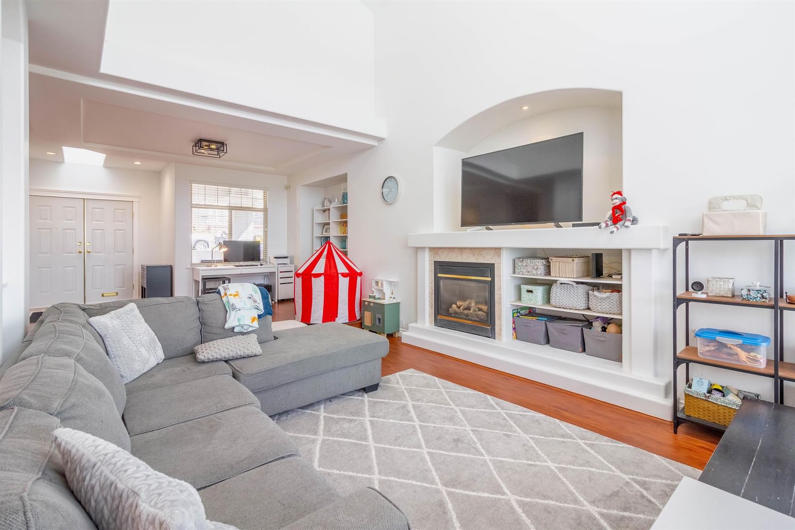 Listing Image 6