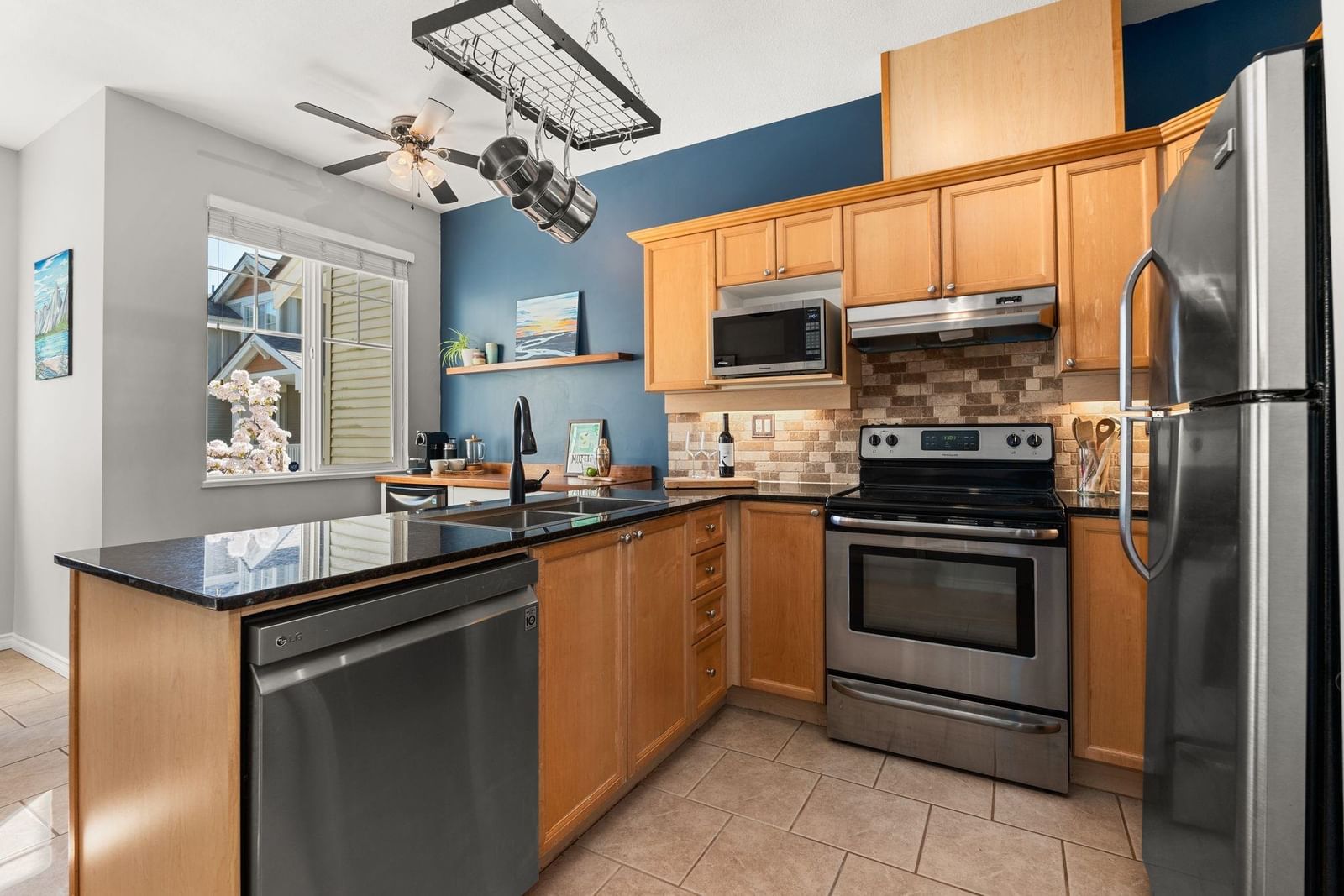 Listing Image 11