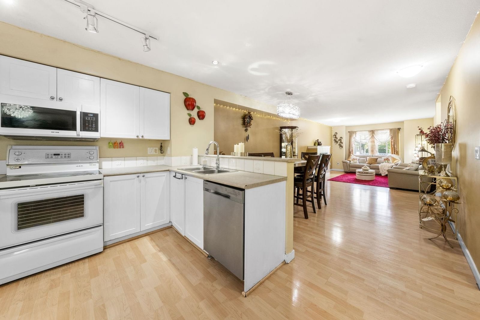 Listing Image 12